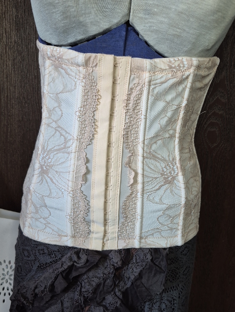 NWOT Maidenform Cream Shapewear Waist Panel